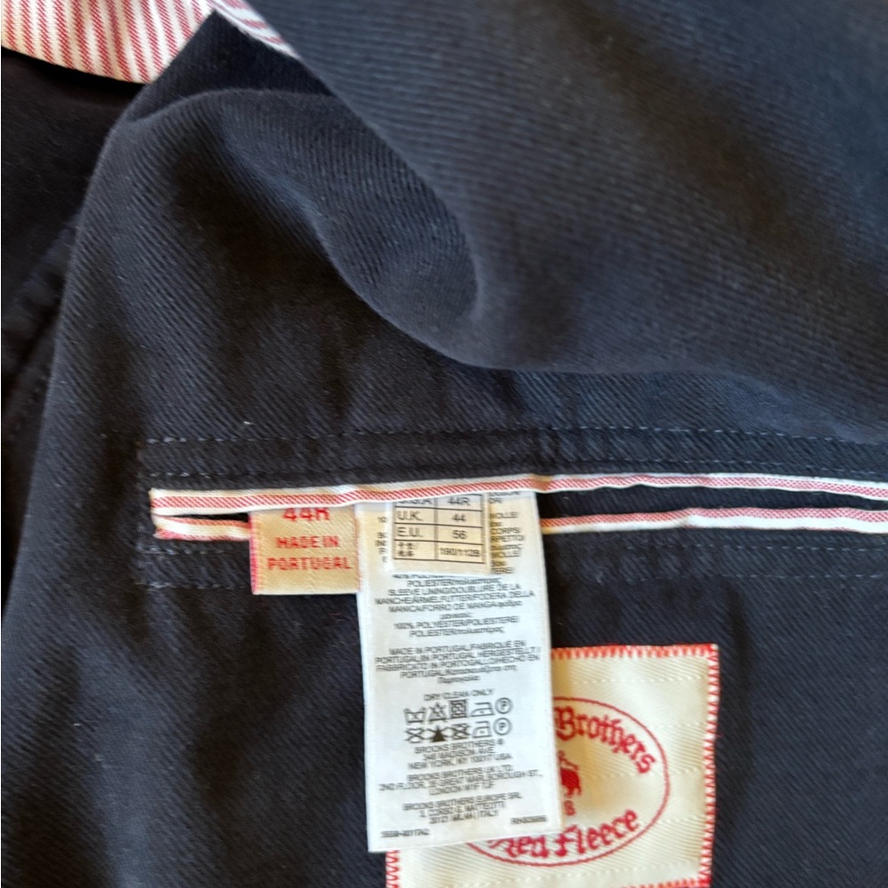 Brooks Brothers Red Fleece
2 button Cotton Blazer for Spring
Navy 44R - Picture 6 of 10